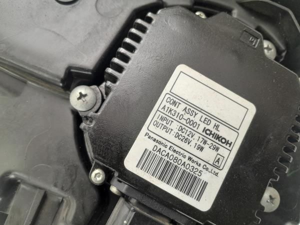 Ótica / farol esquerda NISSAN Leaf EV (ZE0)