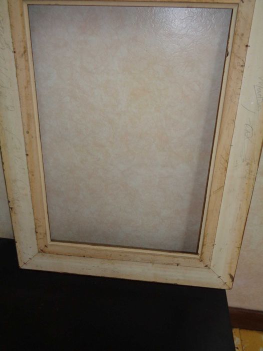 moldura dourada em madeira antiga