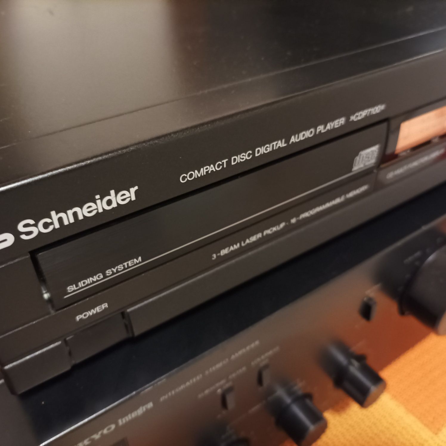 CD   Schneider CDP-7100