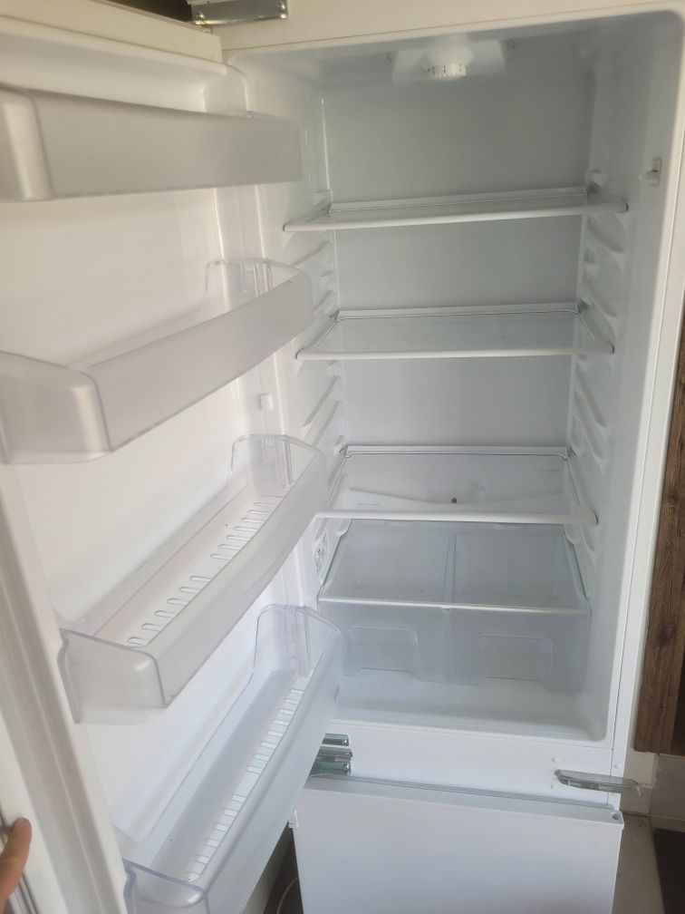 Lodówka BEKO CBI 7705