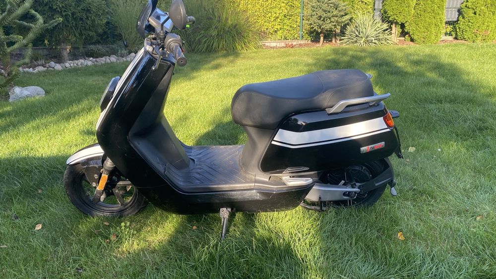 Skuter elektryczny niu GT