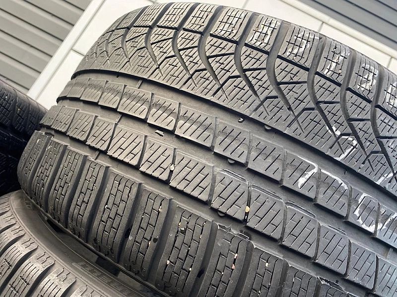 285/35r22 Pirelli PZero Winter_5,5mm_2szt_(70)
