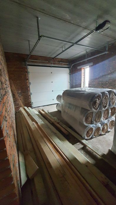 Будинок в сучасному та новому містечку з хорошим плануванням