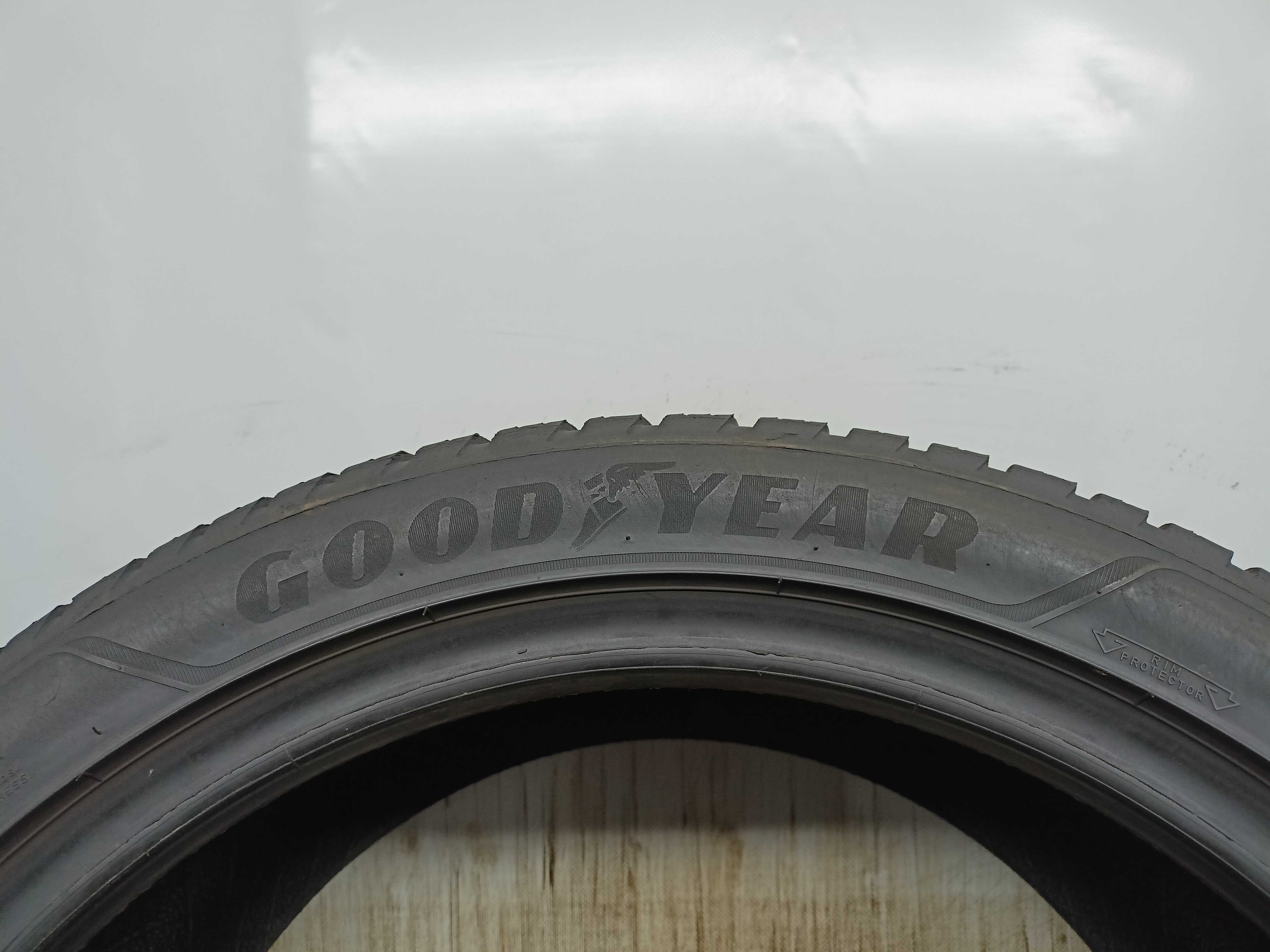 Goodyear Vector4Seasons 245/40/18 2020rok 97W 2*5,7mm (2271)