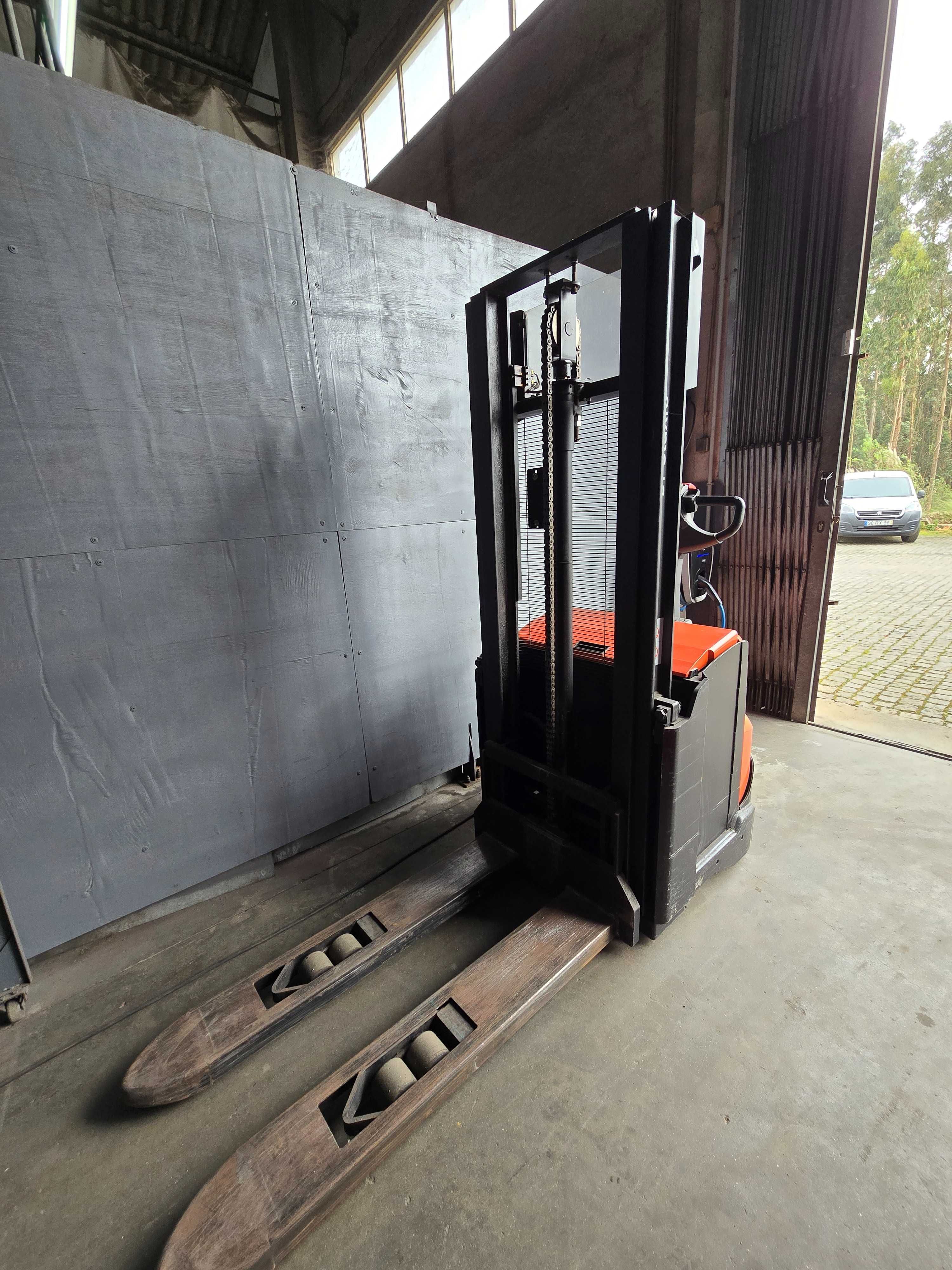 Empilhador  / Stacker  Toyota