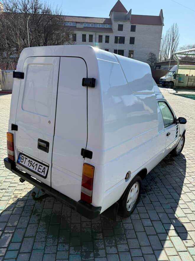 Таврия продам машину
