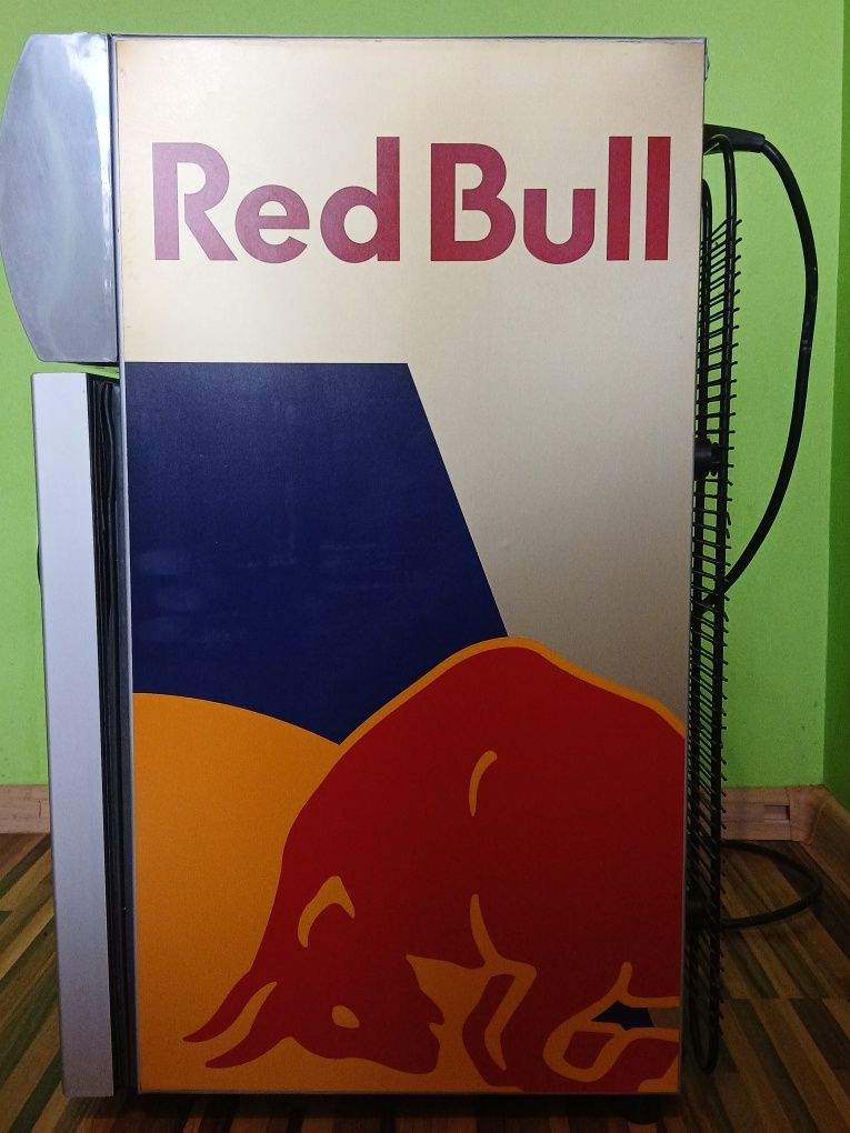 Lodówka redbull z ledem