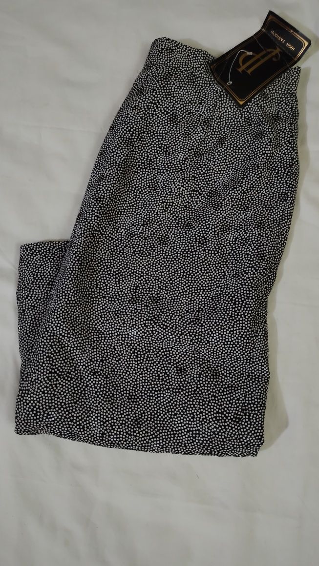 Conjunto blusa, saia e top.