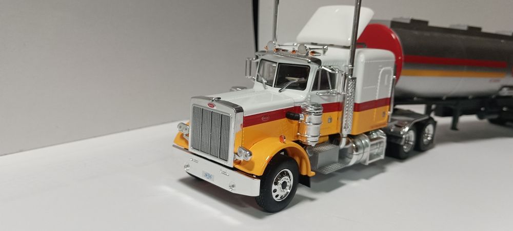 Camião Peterbilt escala 1/43