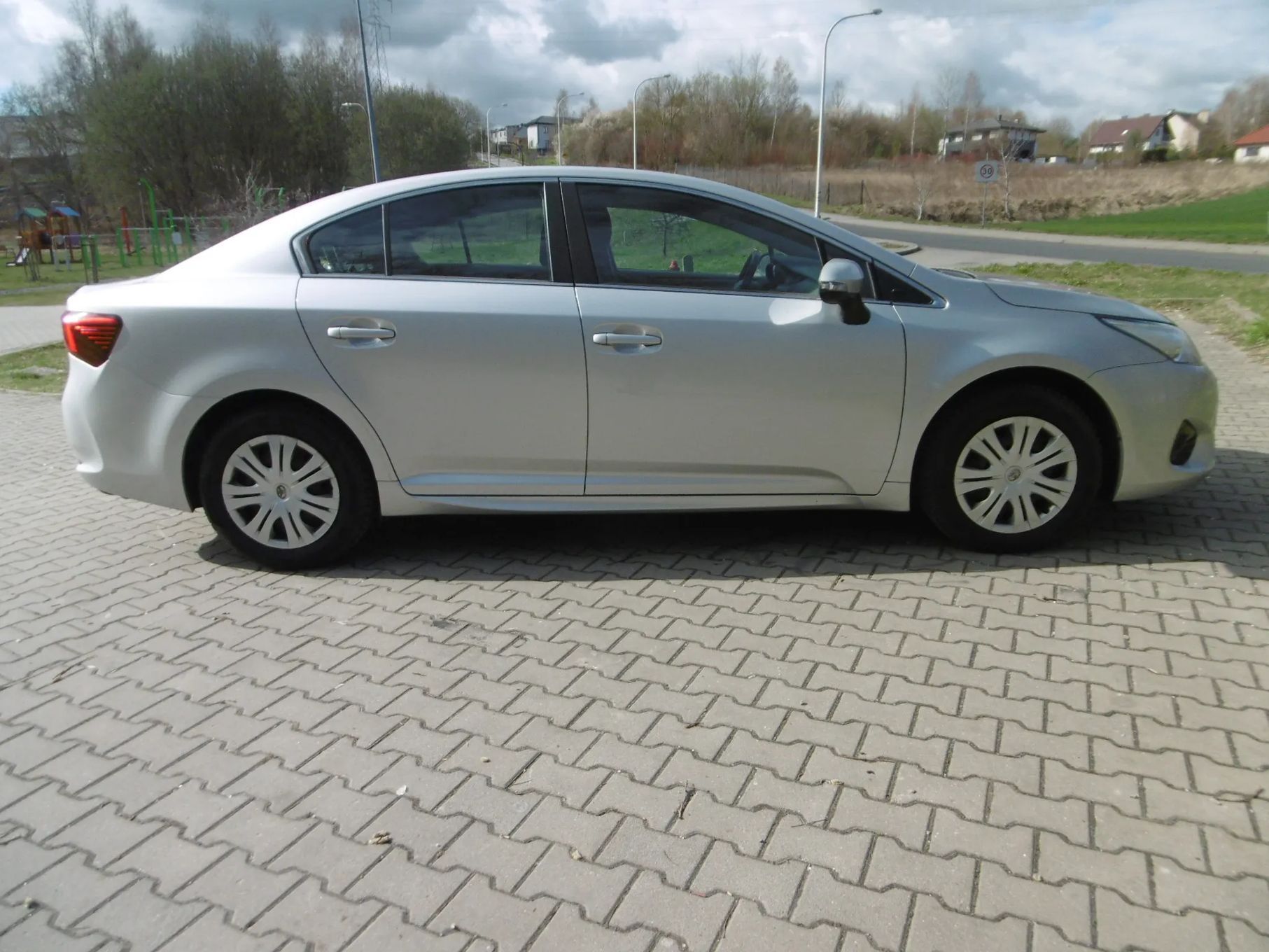 Toyota Avensis Toyota Avensis 1.6 132 KM w wersji Active, Salon PL, Faktura VAT-marża