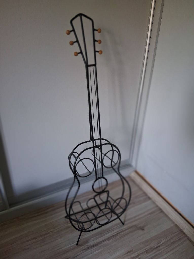 Stojak na wino gitara design