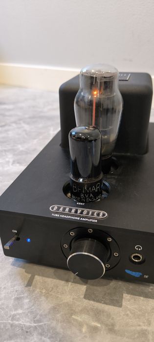 DarkVoice 336 SE amplificador das válvulas para auscultadores.