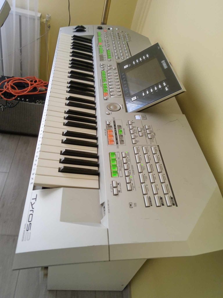 Keyboard yamaha tyros 2