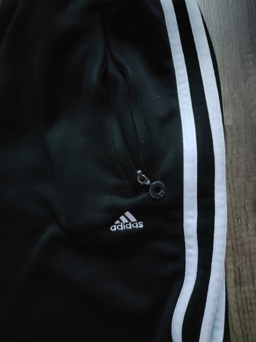 świetne dresowe spodnie Adidas