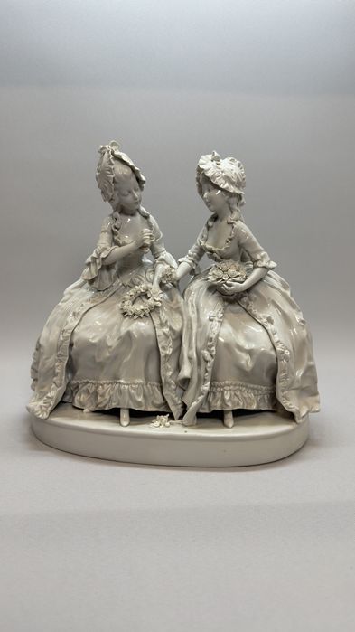 Антикварна порцелянова статуетка фігурка статуэтка скульптура фарфор