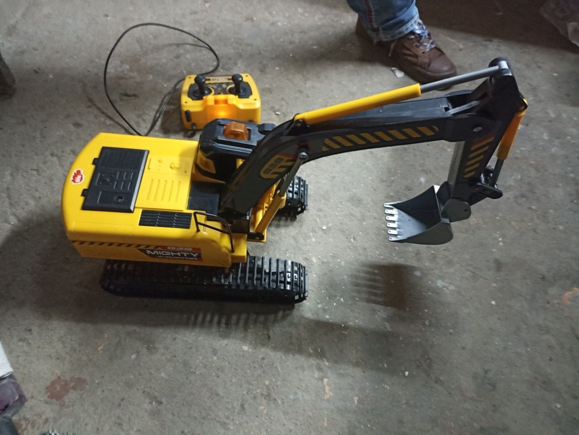 Zabawkowa zdalnie sterowana kablowo koparka D18-50 Mighty X-Cavtor