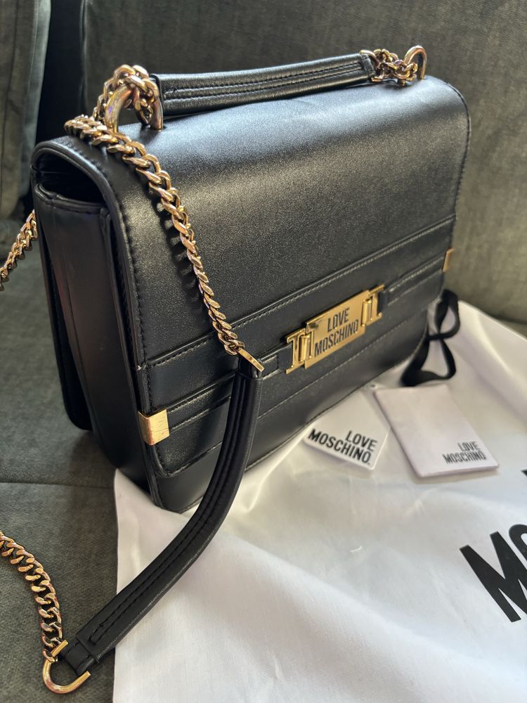 Moschino bag torebka listonoszka czarna złoty łańcuszkowy pasek