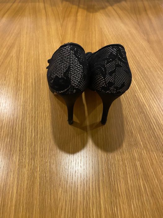 Sapatos Stiletto de Cor Preta Tam. 36