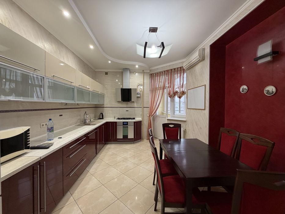 Оренда просторої 3-кімнатної квартири в Новобудові на пр. Чорновола 67