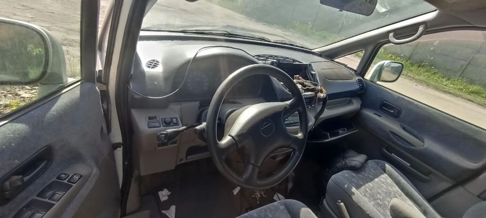 Części Nissan Serena