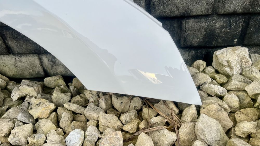 Blotnik przedni prawy LF9E bialy Skoda Octavia 4 IV 5E3 19- oryginal