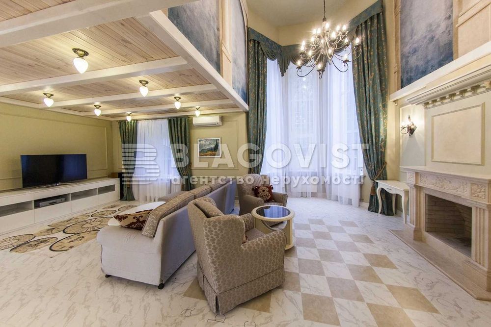 Чудовий будинок поряд Голосеевского парку, м. Голосіївська