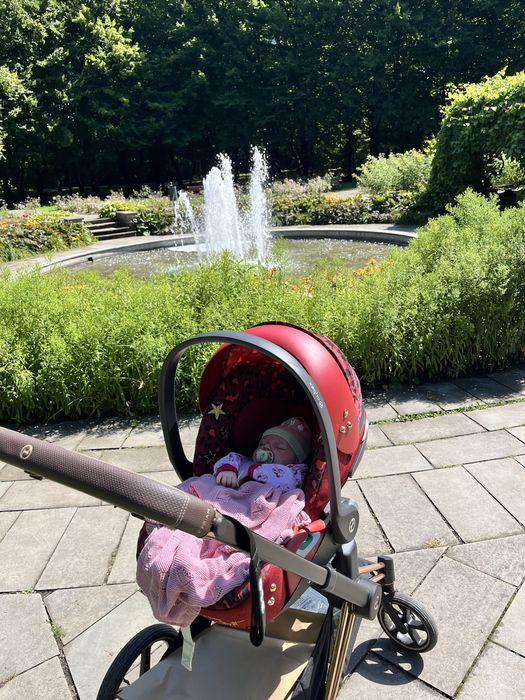 Sprzedam wózek Cybex e-Priam – cały zestaw na gwarancji