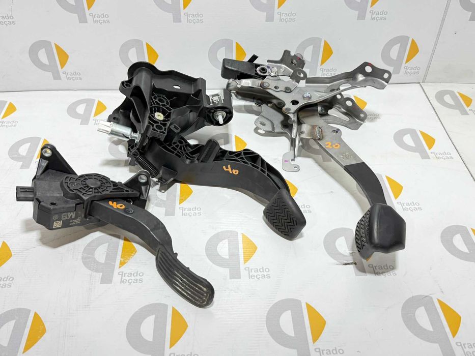 Pedal acelerador travão e embraiagem Toyota Aygo X 2022