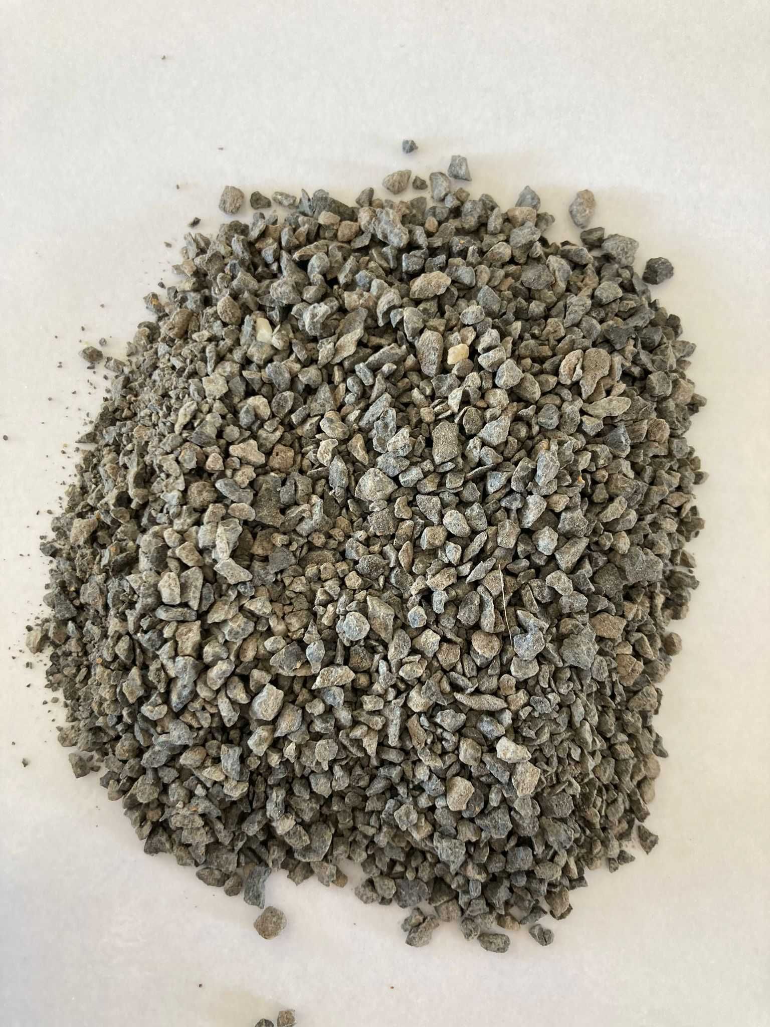Grys bazaltowy bazalt 0-5 mm kruszywo pod kostkę 25 kg worek