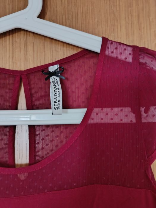 Blusa com detalhe nos ombros e costas