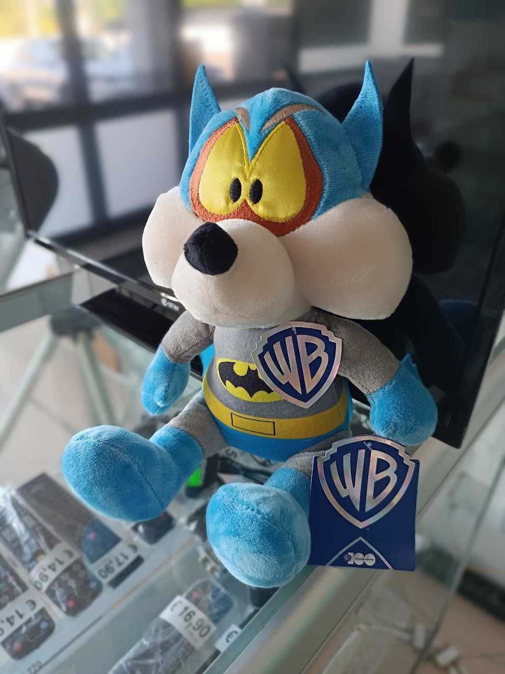 Novidade:Peluche Coyote Batman 27cm (Edição 100 anos Warner Bros.)