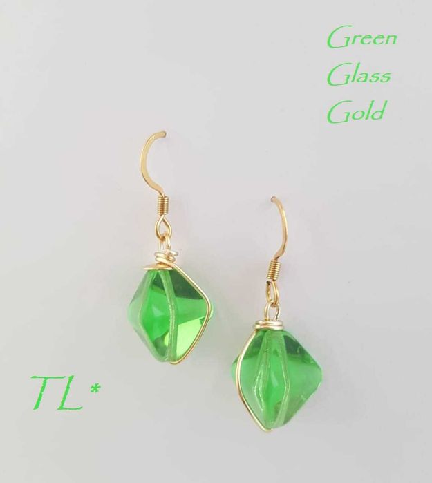Brincos verdes de vidro e aço inoxidável 316