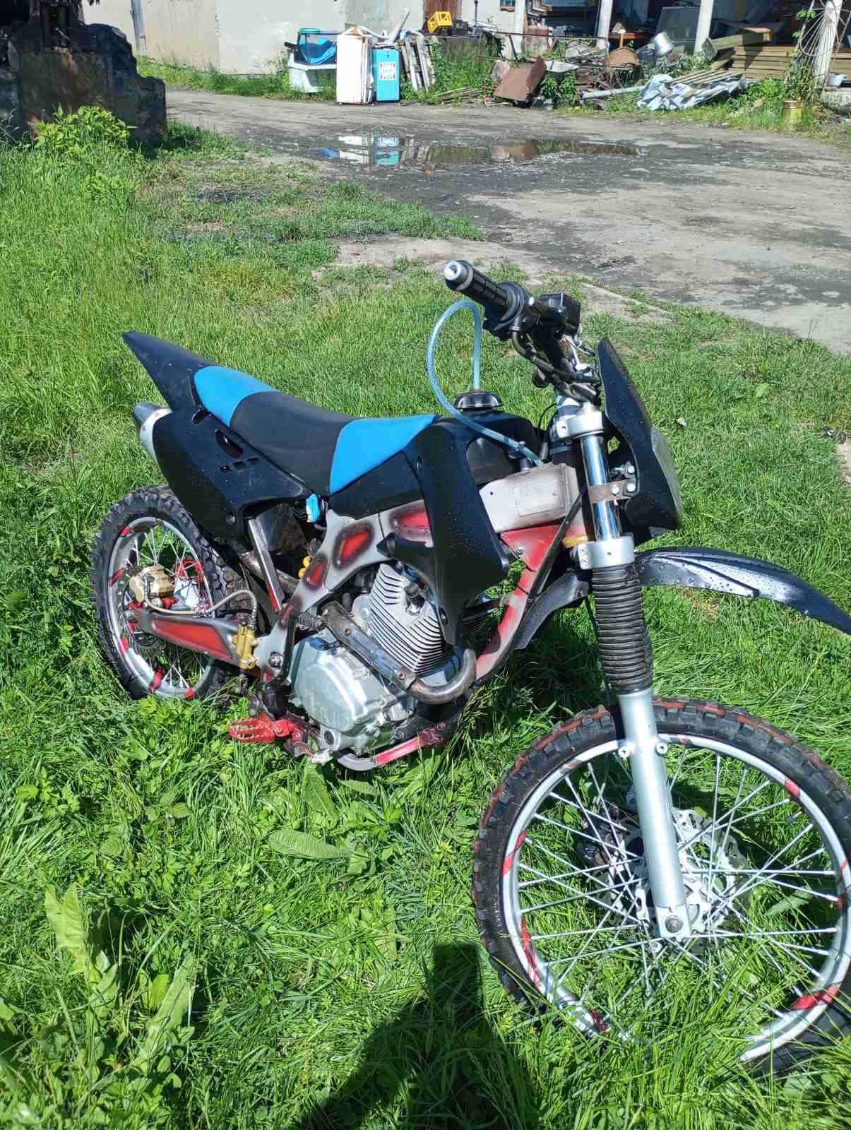 Ендуро мотоцикл 200см³