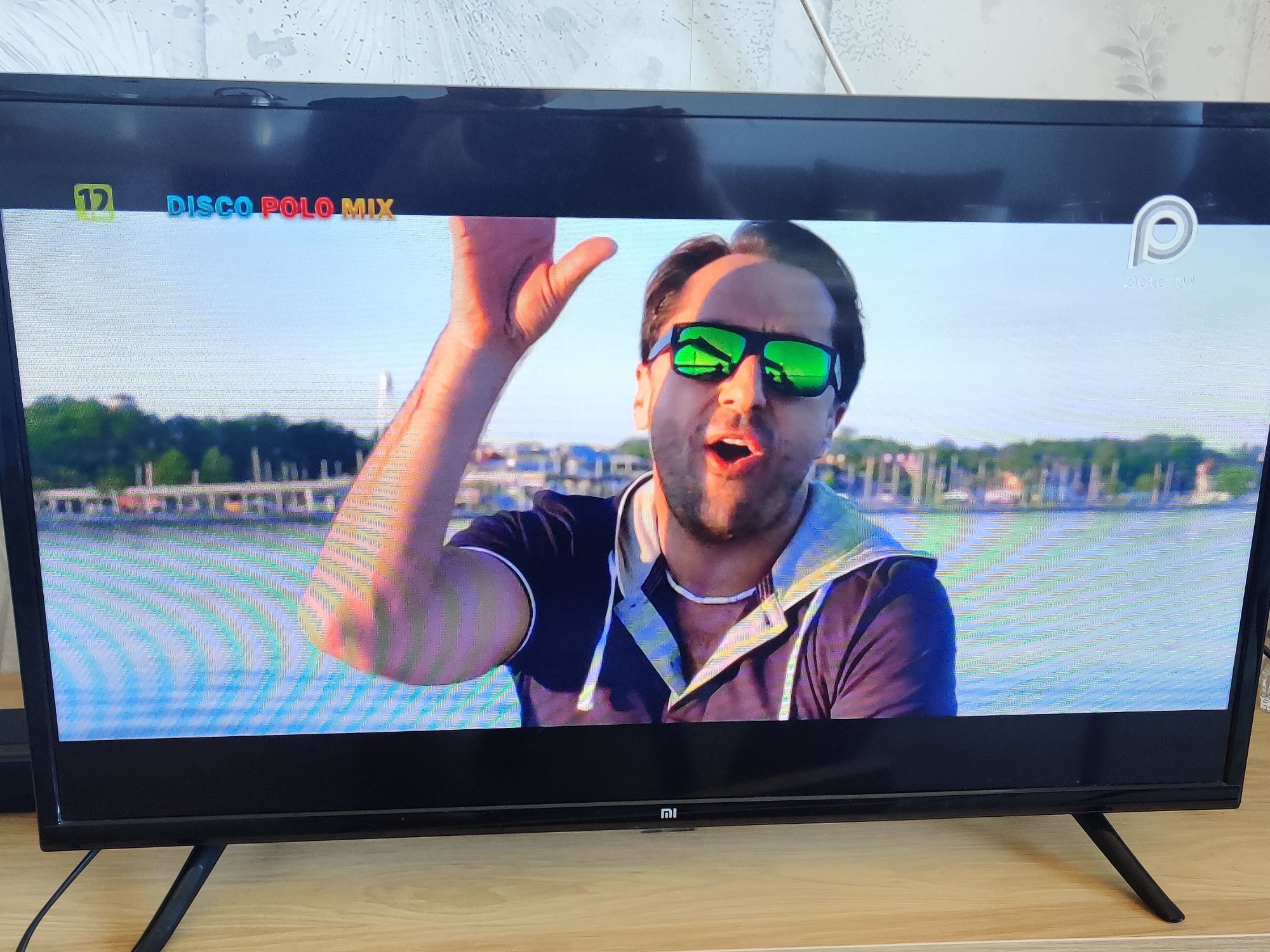 Telewizor Xiaomi 32 cale z dekoderem Ariva T30 i kablem HDMI