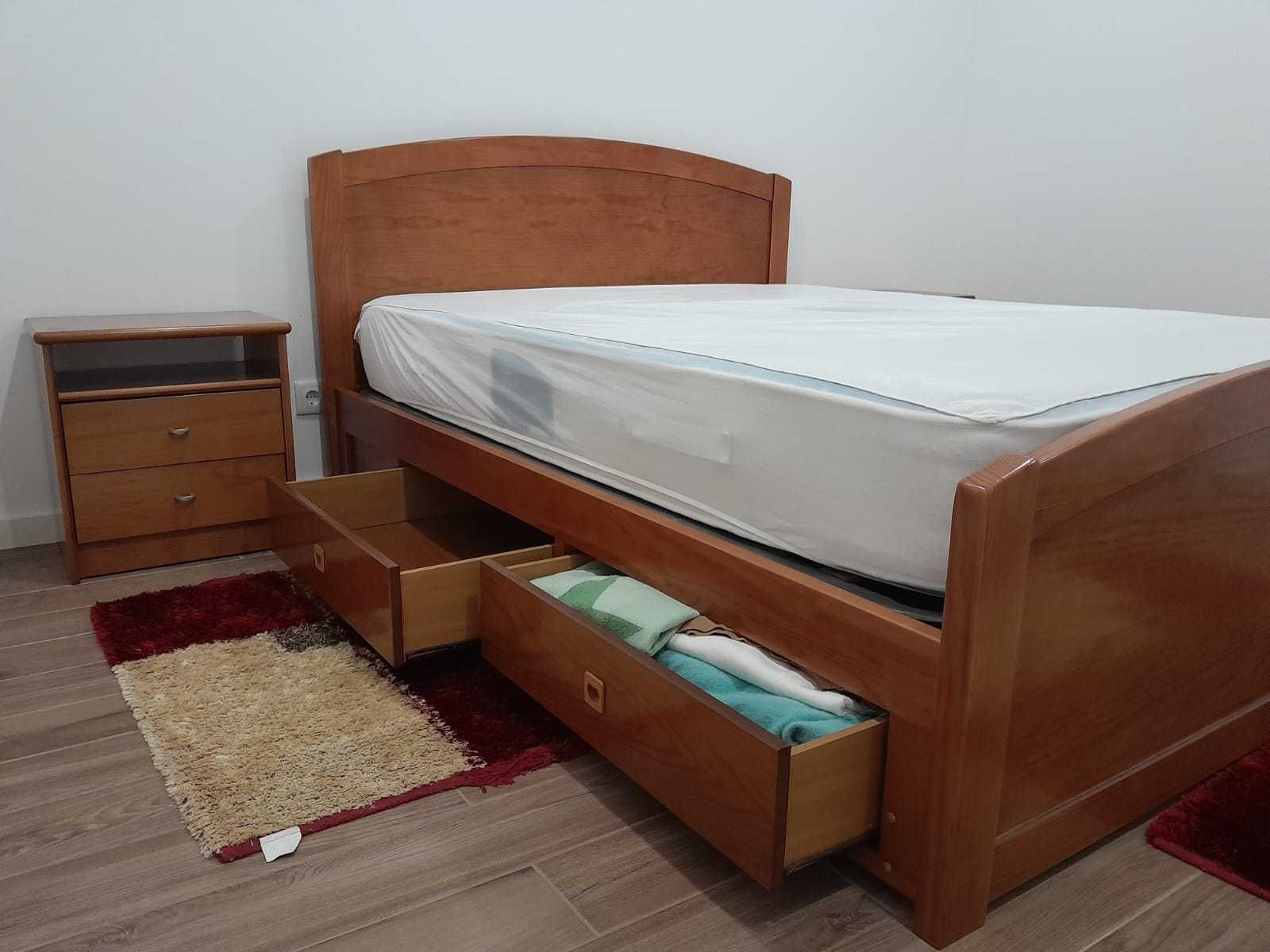 Quarto completo, com cama de casal