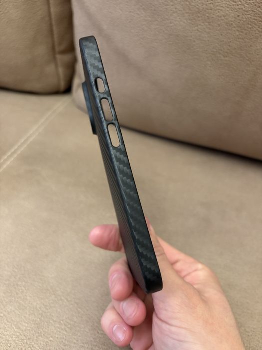 Чехол Чохол карбон iphone 16