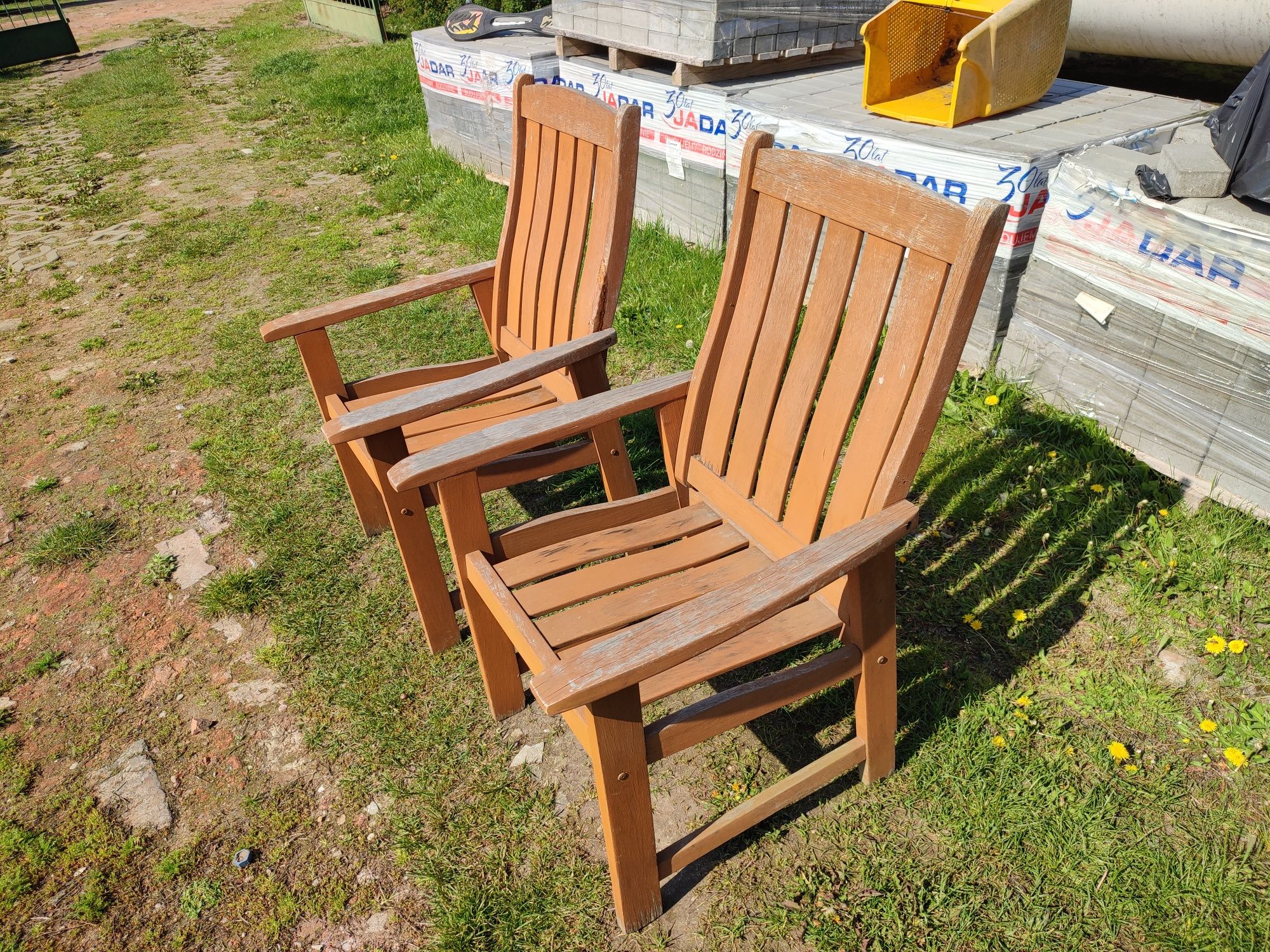 2 krzesła drewniane tarasowe z pokrowcami