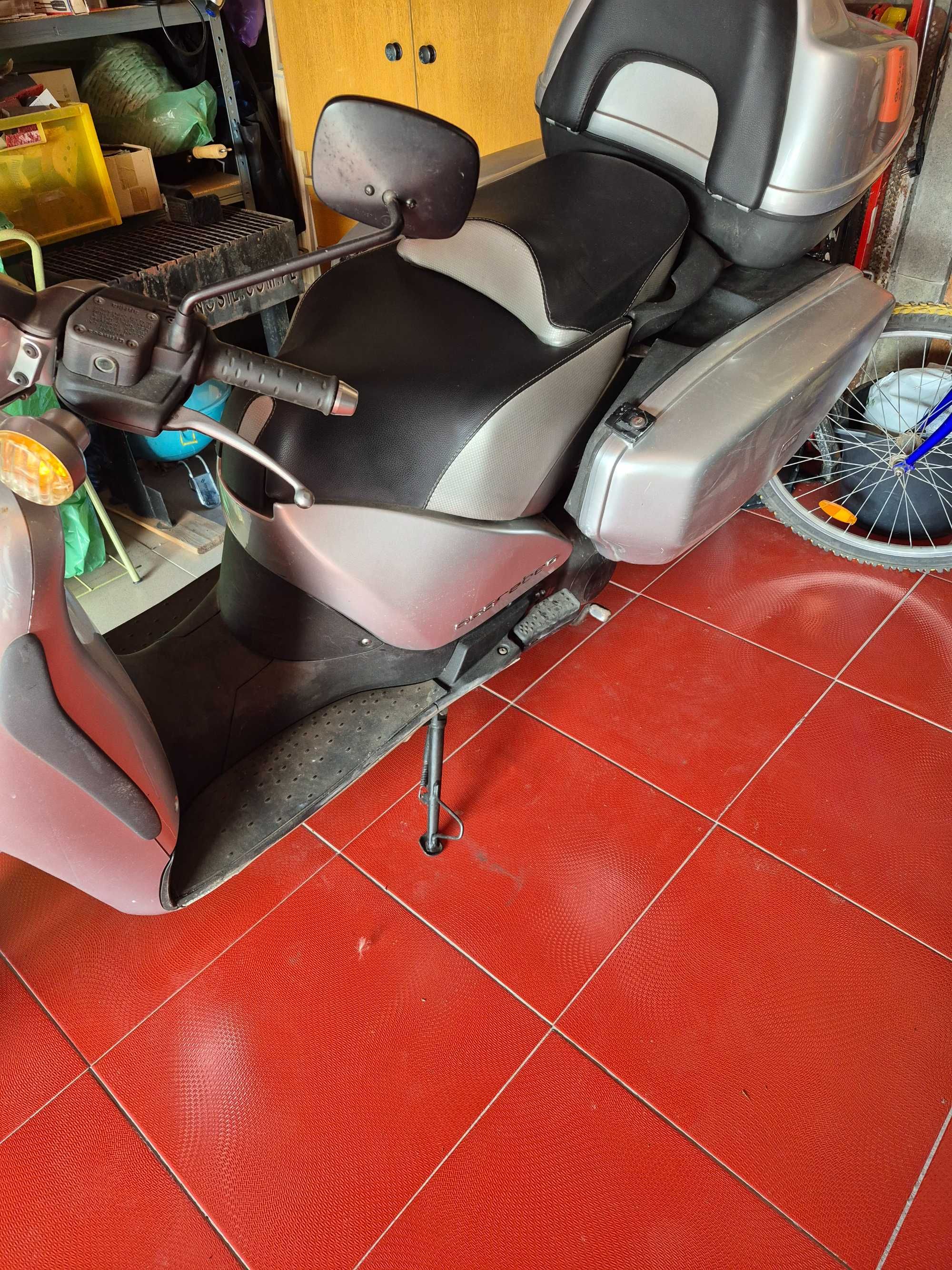 Skuter Aprilia Scarabeo