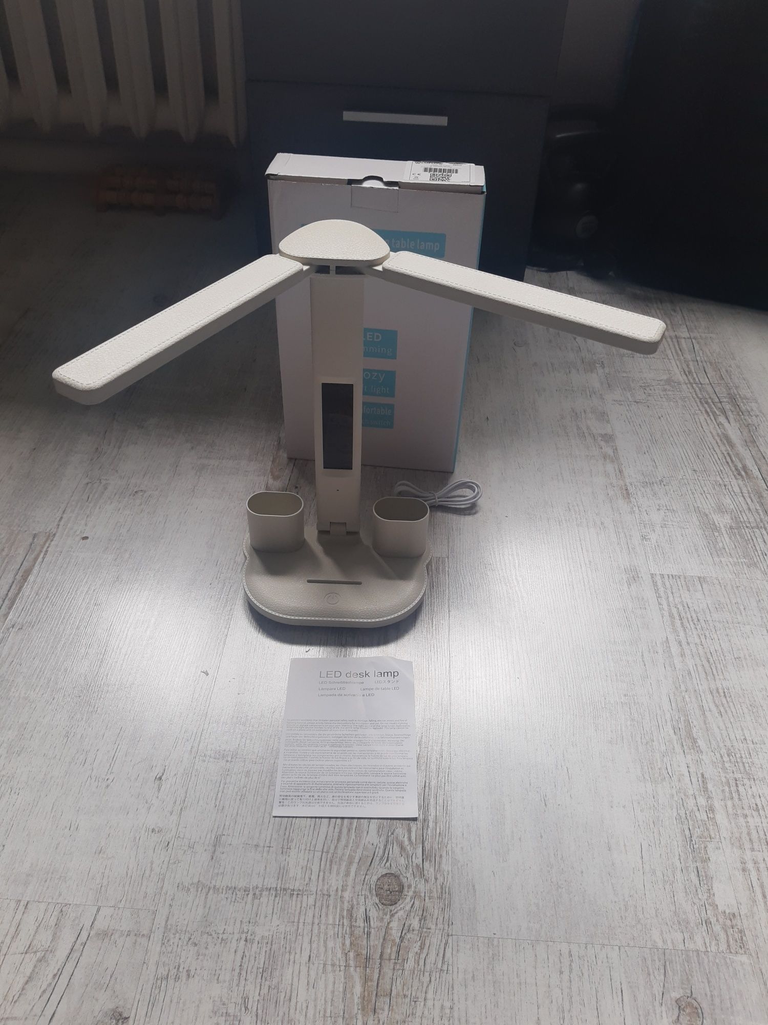 Lampa lampka LED na biurko nowa