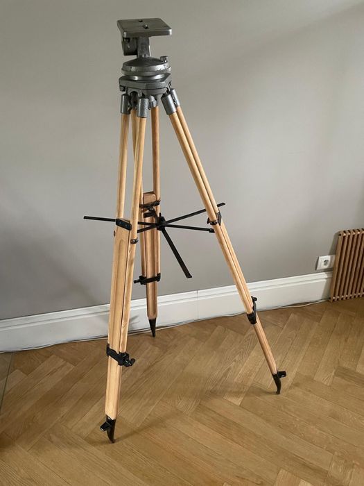 Stojak geodezyjny lampa trónóg