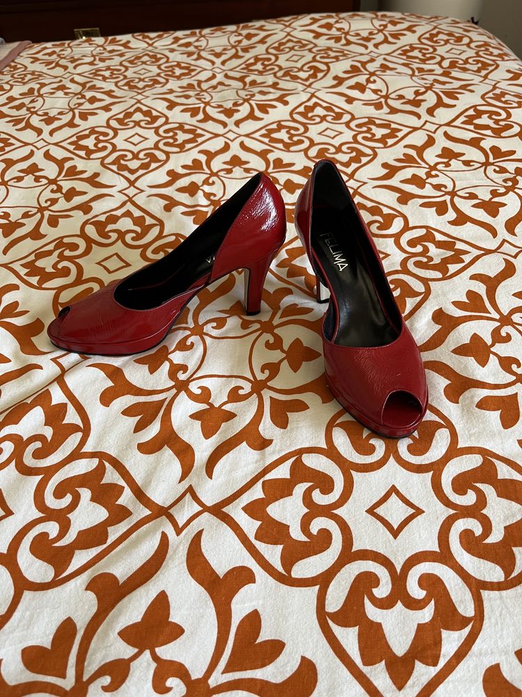 Sandálias vermelhas