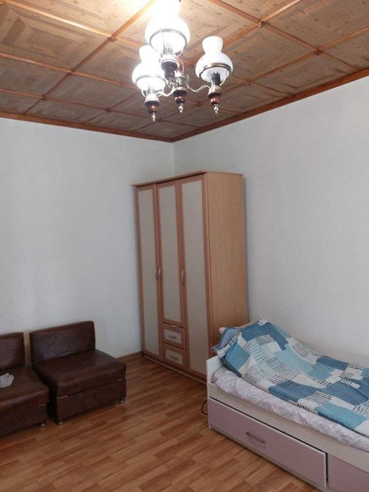 ДВА будинки та діл. 0,10 га, вул. Хотинська