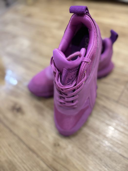 Жіночі кросівки нереально круті