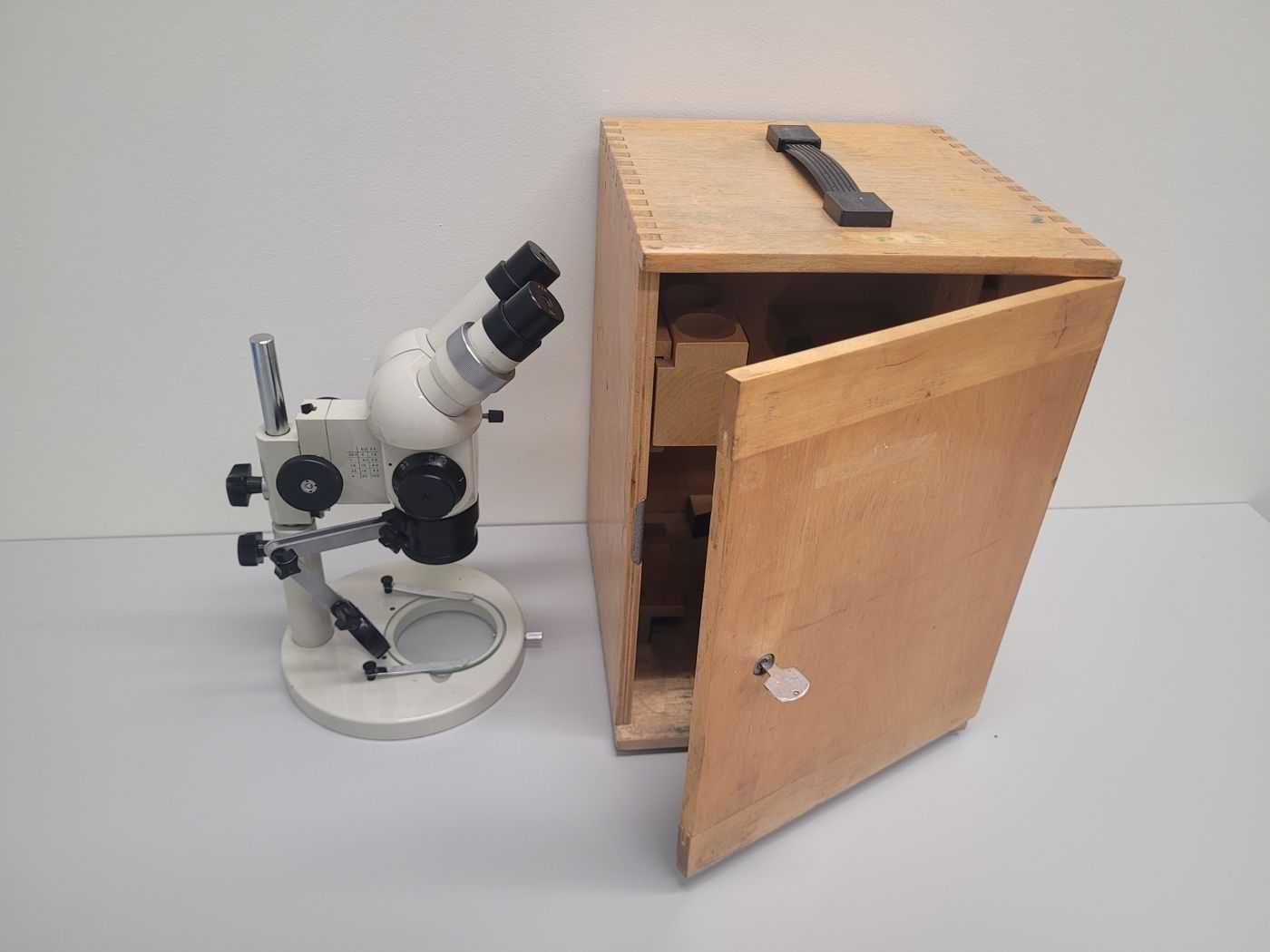 Mikroskop stereoskopowy MST130 PZO