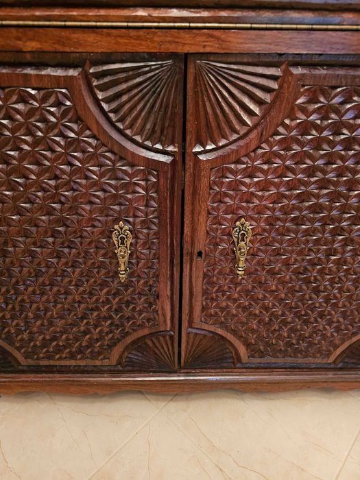 Móvel Bar Antigo em Madeira Maciça, original de Macau