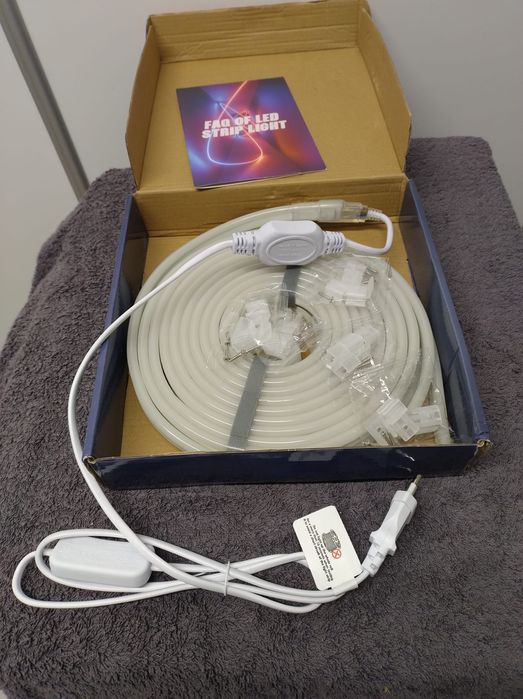 Taśma / neon LED 2M