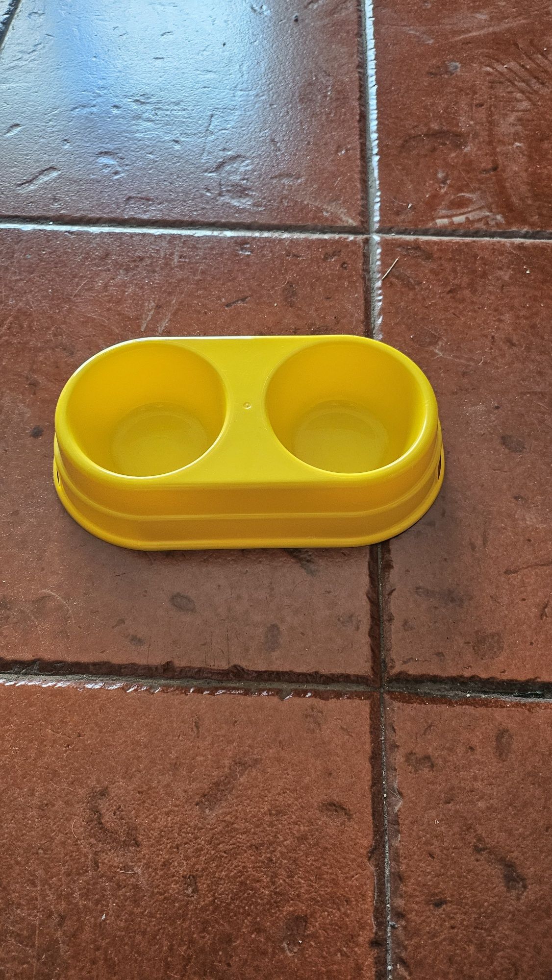 Comedouro Plástico