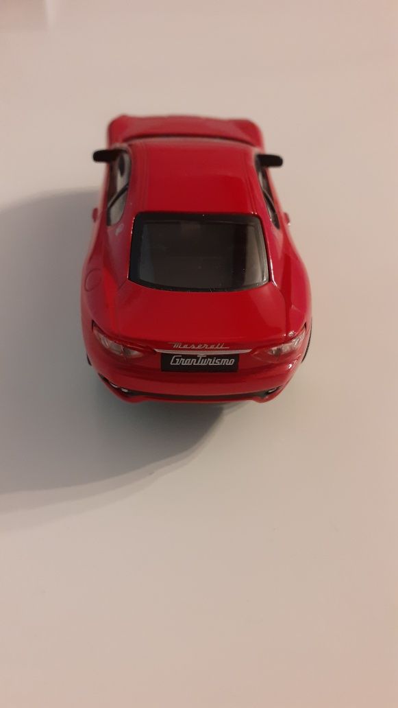 Model czerwone Maserati GranTurismo