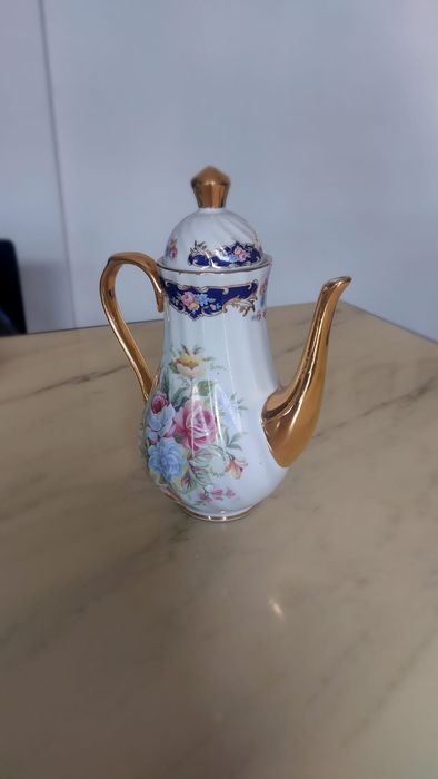 Conjunto prato e bule de chá