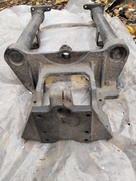 Полурама/рама трактор Т-25 "Владимирец" и с/хоз запчасти б/у.